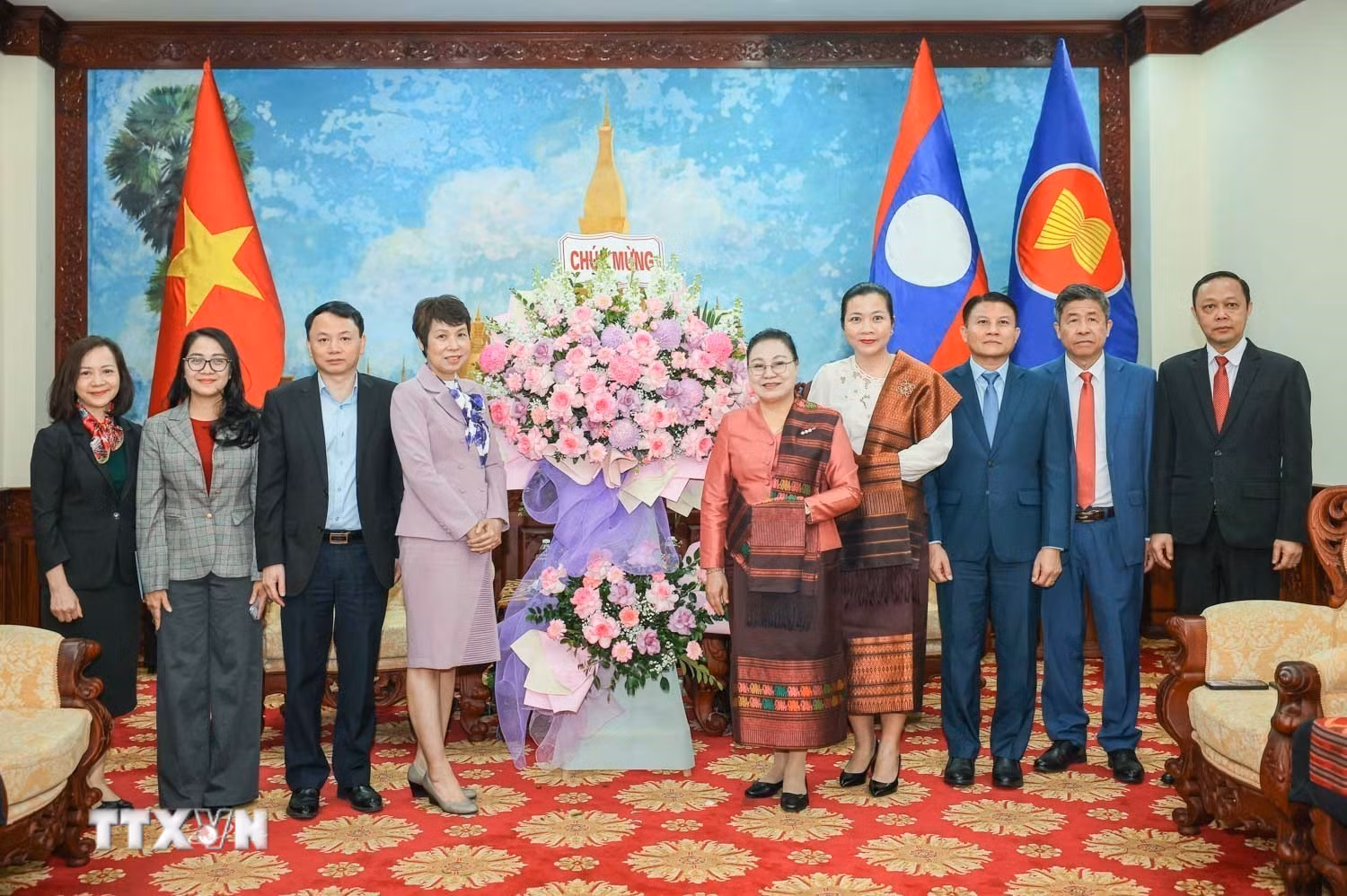 ttxvn-tong-giam-doc-chuc-mung-50-nam-quoc-khanh-nuoc-cong-hoa-dan-chu-nhan-dan-lao-8431398-4.jpg
