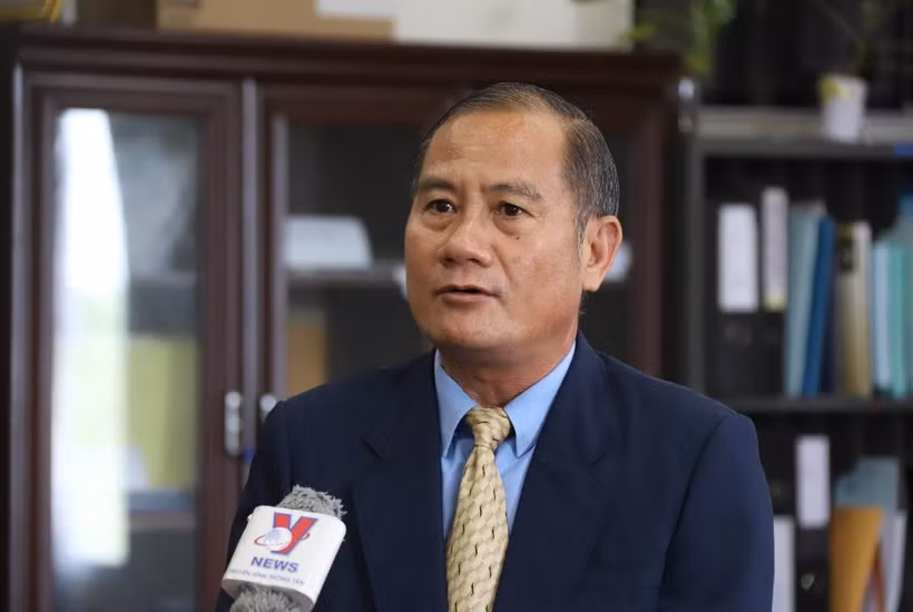 Tổng Giám đốc Thông tấn xã Lào Khampheui Philapha trả lời phỏng vấn phóng viên Thông tấn xã Việt Nam tại Lào. (Ảnh: Xuân Tú/TTXVN)