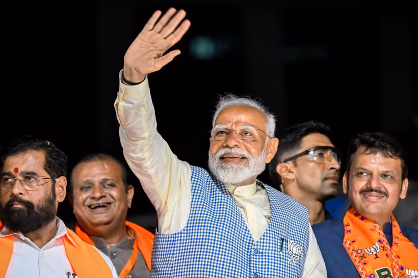 Thủ tướng Ấn Độ Narendra Modi (giữa) tại một sự kiện ở Mumbai ngày 15/5/2024. (Ảnh: AFP/TTXVN)