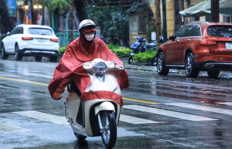Chiều tối và đêm 16/4, Thủ đô Hà Nội có mưa rào và dông vài nơi. (Ảnh: Tuấn Anh/TTXVN)