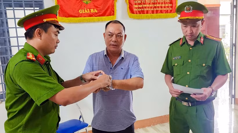 Nguyễn Văn Nguyên bị khởi tố và bắt tạm giam về tội lừa đảo và chiếm đoạt tài sản. (Nguồn: Báo Pháp luật Thành phố Hồ Chí Minh)