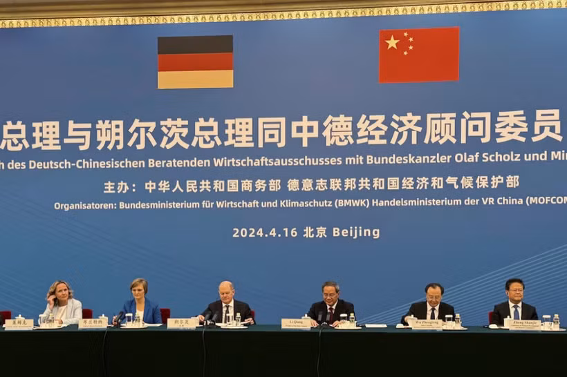 Thủ tướng Đức Olaf Scholz và Thủ tướng Trung Quốc Lý Cường tham dự cuộc họp với Ủy ban Cố vấn Kinh tế Trung-Đức tại Bắc Kinh (Trung Quốc) ngày 16/4/2024. (Nguồn: Reuters)
