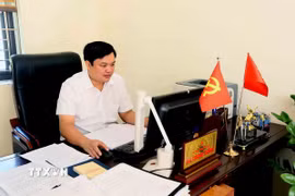 Bí thư Đảng ủy xã Mường Bám Hà Trung Thắng đóng góp ý kiến vào dự thảo các văn kiện trình Đại hội đại biểu toàn quốc lần thứ XIV của Đảng. (Ảnh: Quang Quyết/TTXVN)