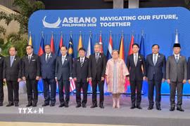 Các Bộ trưởng ASEAN+3 chụp ảnh trước phiên họp. (Ảnh: Việt Dũng/TTXVN)
