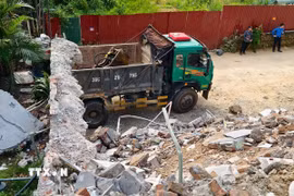 Hiện trường công trình SOLARA Đồng Đò sau khi nhiều hạng mục xây dựng vi phạm được phá dỡ. (Ảnh: Trung Nguyên/TTXVN)