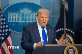Tổng thống Mỹ Donald Trump phát biểu họp báo tại Nhà Trắng ở Washington, D.C. (Ảnh: THX/TTXVN)
