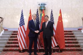 Phó thủ tướng Trung Quốc Hà Lập Phong và Bộ trưởng Tài chính Mỹ Scott Bessent bắt đầu vòng đàm phán thương mại mới tại Kuala Lumpur (Malaysia). (Ảnh: Tân Hoa Xã)