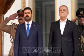 Thủ tướng Iraq Ali Faleh al-Zaid (bên trái). (Ảnh: THX/TTXVN phát)