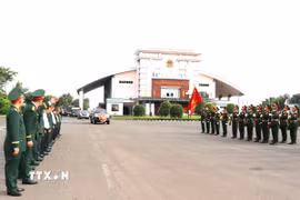 Lễ đón hài cốt liệt sỹ và Đội K72 đã hoàn thành nhiệm vụ tìm kiếm, quy tập hài cốt liệt sỹ tại Campuchia về nước. (Ảnh: K GỬIH/TTXVN)