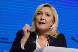 Bà Marine Le Pen phát biểu trong cuộc vận động tranh cử Tổng thống Pháp ở Paris ngày 10/4/2022. (Ảnh tư liệu: THX/TTXVN)