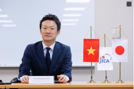 Ông Okamura Kenji, Phó trưởng ban Năng lượng và Khai khoáng, Phòng Quản lý Hạ tầng, Trụ sở chính JICA, tại buổi họp báo. (Nguồn: JICA)