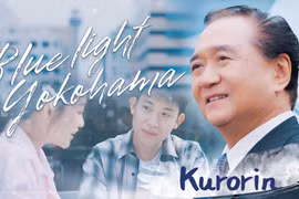 Thống đốc tỉnh Kanagawa Kuroiwa Yuji hát tiếng Việt trong MV "Blue Light Yokohama". (Ảnh: BETORAKU)