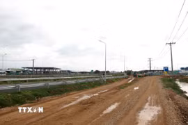 Sau hơn 2 năm đưa vào hoạt động, các trạm dừng nghỉ trên cao tốc Vĩnh Hảo-Phan Thiết vẫn đang xây dựng dở dang. (Ảnh: Nguyễn Thanh/ TTXVN)