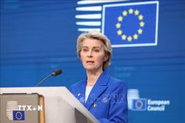 Chủ tịch Ủy ban châu Âu (EC) Ursula von der Leyen phát biểu trong một cuộc họp báo ở Brussels, Bỉ. (Ảnh: THX/TTXVN)