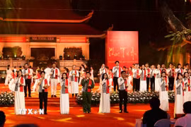 Tiếp mục văn nghệ trong chương trình. (Ảnh: Xuân Khu/TTXVN)