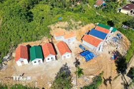 Khu tái định cư xen ghép tổ 3 Trà Lạc, xã Thanh Bồng, đảm bảo nơi ở an toàn cho 9 hộ dân trước mùa mưa bão. (Ảnh: Phạm Cường/TTXVN)