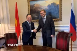 Giáo sư, Tiến sỹ Trần Hồng Thái, Chủ tịch Viện Hàn lâm Khoa học và Công nghệ Việt Nam và Phó Chủ tịch phụ trách Kinh doanh quốc tế, Công ty Cổ phần đại chúng AFK Sistema ông Artyom Zassourky. (Ảnh: TTXVN phát)