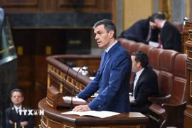 Thủ tướng Tây Ban Nha Pedro Sanchez phát biểu tại Hạ viện ngày 25/3/2026. (Ảnh: THX/TTXVN phát)