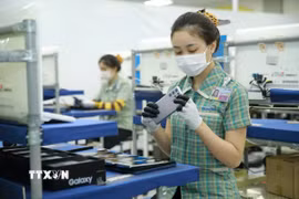 Sản xuất thiết bị di động thông minh tại khu công nghiệp ở Thái Nguyên. (Ảnh: Sở Công thương Thái Nguyên)
