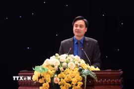 Bí thư Tỉnh Đoàn Bắc Ninh Trần Văn Đăng đóng góp ý kiến vào dự thảo các văn kiện Đại hội Đảng toàn quốc lần thứ XIV. (Ảnh: Thanh Thương/TTXVN)