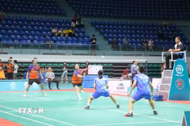 Các tay vợt tranh tài ở các trận vòng loại. (Ảnh: Thái Hùng/TTXVN)