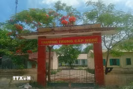 Trụ sở của một trường trung cấp nghề dôi dư, bỏ không tại xã Kim Tân, tỉnh Thanh Hóa. (Ảnh: Nguyễn Nam/TTXVN)