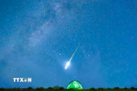 Mưa sao băng Perseid trên bầu trời tỉnh Hắc Long Giang, Trung Quốc, ngày 13/8/2026. (Ảnh: THX/TTXVN phát)