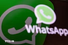 Biểu tượng ứng dụng WhatsApp trên màn hình điện thoại di động. (Ảnh: AFP/TTXVN)