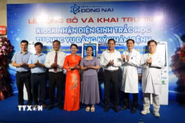 Bệnh viện đa khoa Đồng Nai khai trương hệ thống kiosk nhận diện sinh trắc học tự phục vụ đăng ký khám bệnh. (Ảnh: Lê Xuân/TTXVN)