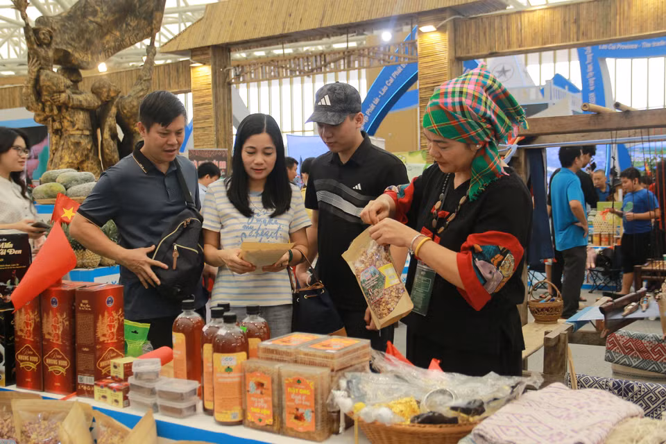 Hương vị mộc mạc và đậm đà núi rừng Điện Biên kết tinh trong từng hạt nếp, giọt mật. (Ảnh: Trương Nhi/Vietnam+)