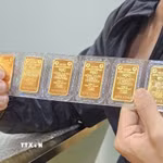 Giá vàng miếng SJC duy trì ở ngưỡng 143,3 triệu đồng/lượng ở chiều bán ra.(Ảnh: TTXVN)