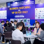 Các doanh nghiệp kết nối giao thương tại IEAE 2025. (Ảnh: CTV/Vietnam+)