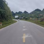 Phương tiện lưu thông trên một đoạn tuyến Quốc lộ 6. (Ảnh: Cục Đường bộ Việt Nam cung cấp)