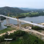 Bảo hiểm công trình là một công cụ quan trọng giúp các chủ đầu tư, nhà thầu phòng ngừa rủi ro. (Ảnh: Quốc Khánh/Vietnam+)