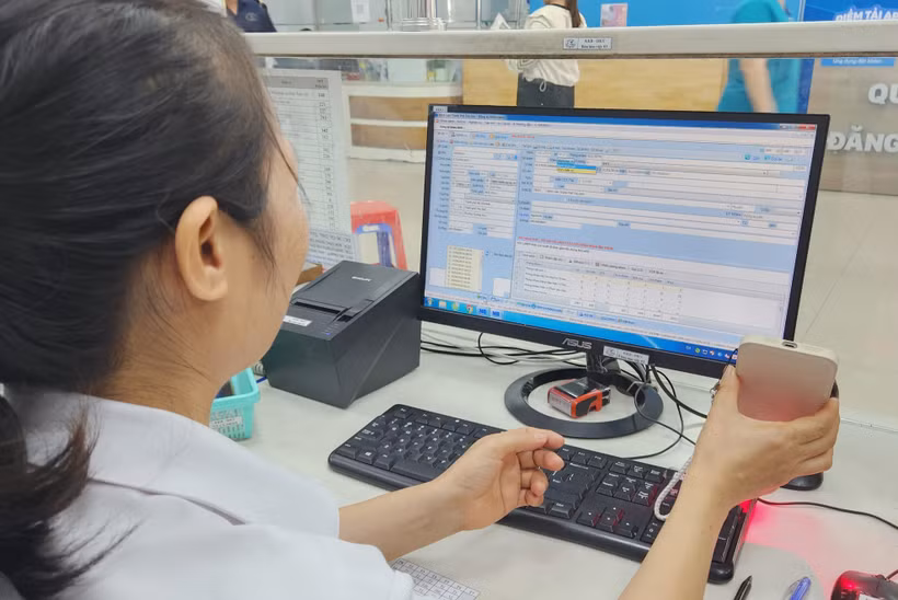 Các cơ sở đẩy mạnh công tác chuyển đổi số tạo thuận lợi cho người bệnh. (Ảnh: TTXVN/Vietnam+)