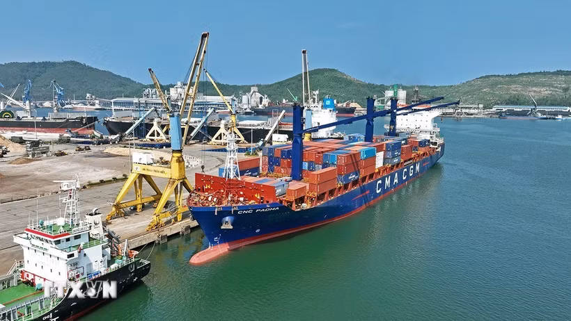 Xuất nhập khẩu hàng hóa qua cảng biển Nghi Sơn, tỉnh Thanh Hoá. (Ảnh: Vũ Sinh/TTXVN)