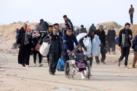 Người tị nạn trở về nhà tại Dải Gaza. (Nguồn: THX/TTXVN)
