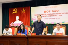 Ông Trần Mạnh Lợi, Ủy viên Ban Thường vụ Tỉnh ủy, Trưởng ban Tuyên giáo và Dân vận Tỉnh ủy, phát biểu tại buổi họp báo. (Nguồn: Cổng Thông tin điện tử Đảng Cộng sản Việt Nam)