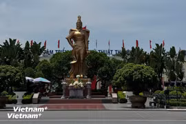 Tượng đài Nữ tướng Lê Chân tại trung tâm thành phố. (Nguồn: Vietnam+)