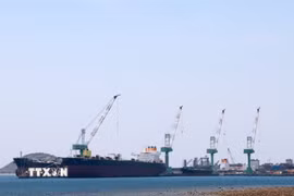 Khu kinh tế Vân Phong (tỉnh Khánh Hòa) có nhiều thế mạnh phát triển logistics và đóng tàu thủy. (Ảnh: Xuân Triệu/TTXVN)