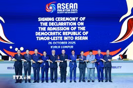 Thủ tướng Phạm Minh Chính và các Trưởng đoàn chụp ảnh chung tại Lễ khai mạc Hội nghị Cấp cao ASEAN lần thứ 47. (Ảnh: Dương Giang/TTXVN)
