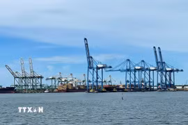 Khu vực cảng biển ở kênh đào Panama - tuyến đường thủy nhân tạo dài 82km nối Đại Tây Dương với Thái Bình Dương, đóng vai trò quan trọng trong thương mại hàng hải quốc tế. (Nguồn: TTXVN phát)