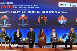 Các chuyên gia thảo luận về không gian phát triển mới của Thành phố Hồ Chí Minh tại diễn đàn. (Ảnh: Xuân Anh/TTXVN)