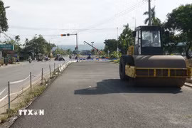 Thi công Dự án cải tạo, nâng cấp Quốc lộ 14B, đoạn qua Đà Nẵng có tổng mức đầu tư hơn 788 tỷ. (Ảnh: Hải Âu/TTXVN)