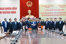 ễ ký bản ghi nhớ hợp tác chiến lược. (Ảnh: Văn Đức/TTXVN)