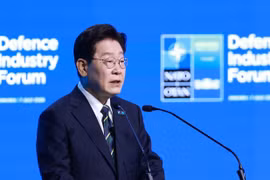 Tổng thống Hàn Quốc Lee Jae Myung phát biểu tại Diễn đàn Công nghiệp Quốc phòng NATO ở Ankara (Thổ Nhĩ Kỳ) ngày 7/7/2026. (Ảnh: Yonhap/TTXVN phát)