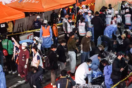Hiện trường vụ giẫm đạp ở Itaewon, Hàn Quốc đêm 29/10/2022. (Ảnh: Yonhap/TTXVN)