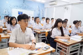 Học sinh Trường Trung học cơ sở Nguyễn Du (phường Bến Thành, Thành phố Hồ Chí Minh) trong giờ học môn Toán. (Ảnh: Thu Hoài/TTXVN)