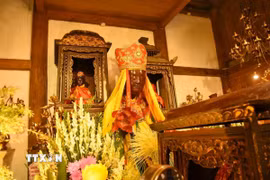 Bảo vật quốc gia tượng Phật Mẫu Man Nương tại chùa Tổ (Phúc Nghiêm tự). (Ảnh: Thanh Thương/TTXVN)