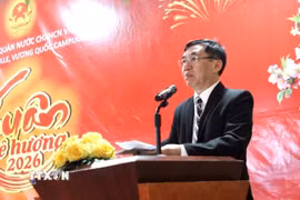 Tổng Lãnh sự Việt Nam tại tỉnh Preah Sihanouk Lại Xuân Chiến phát biểu tại chương trình. (Ảnh: Quang Anh/TTXVN)
